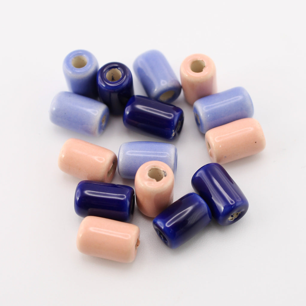 Keramikperlen mit rosa, dunkelblauem und hellblauem Emaille Überzug.